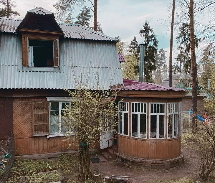 Дом с велосипедом